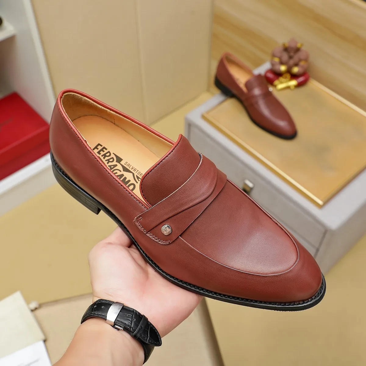 Men's shoes 💰460 Ferragamo [Ferragamo] top imported suit men's shoes 💯Original copy of the official website, product materials: selected imported embossed calfskin + luxury hardware buckle accessories ~ imported water-dyed cow 🐂 leather lining. Strong three-dimensional visual effect, original combination outsole, multiple colors available😘 Size: 39-44 (38.45.46. Customized)